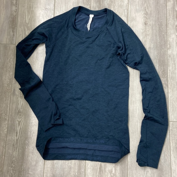 lululemon athletica Tops - Lululemon swiftly tech shirt with thumb holes like new